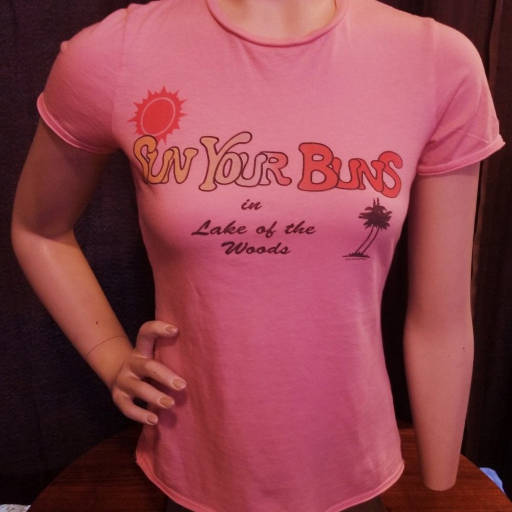 CHIP & PEPPER - Sun Your Buns Pink Soft Tee - S